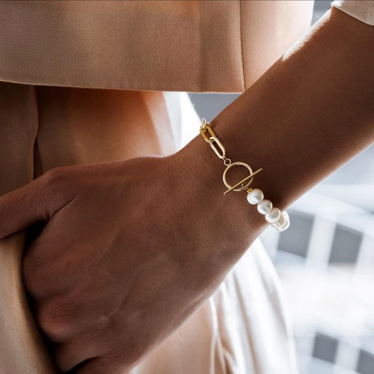 Anne - Lussuosa collana con ciondolo in perle d'acqua dolce color oro